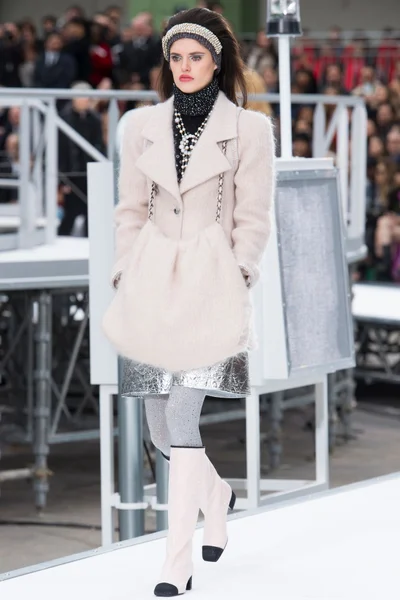 Look 10
